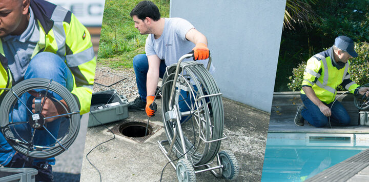 Trois professionnels utilisant une caméra d'inspection de canalisation : jonc sur enrouleur, chariot devant un regard de visite et inspection près d'un bassin